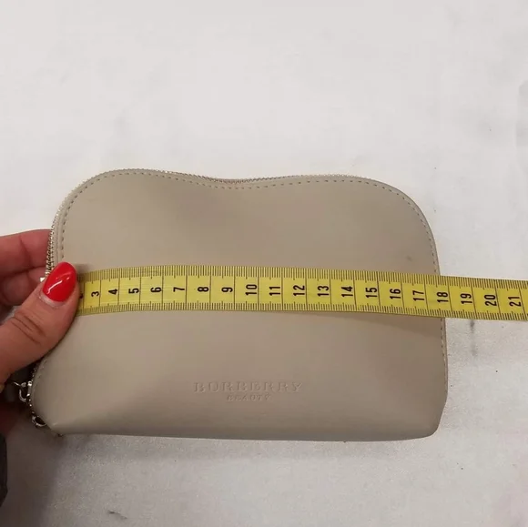 AUTHENTIC BURBERRY BEAUTY BAG - Picture 7 of 8